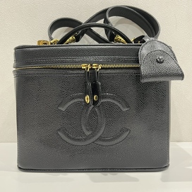 シャネルの4番台 キャビアスキン 2wayバニティバッグの買取実績です。