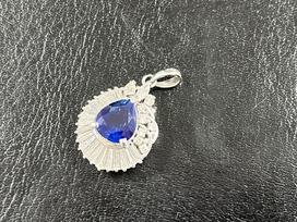 サファイアのPt900 サファイヤ(2.57ct)×ダイヤモンド(1.09ct) ペンダントトップの買取実績です。