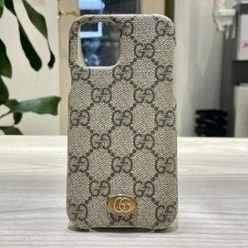グッチの668406 GGスプリーム キャンバス iPhone12 スマートフォンケースの買取実績です。