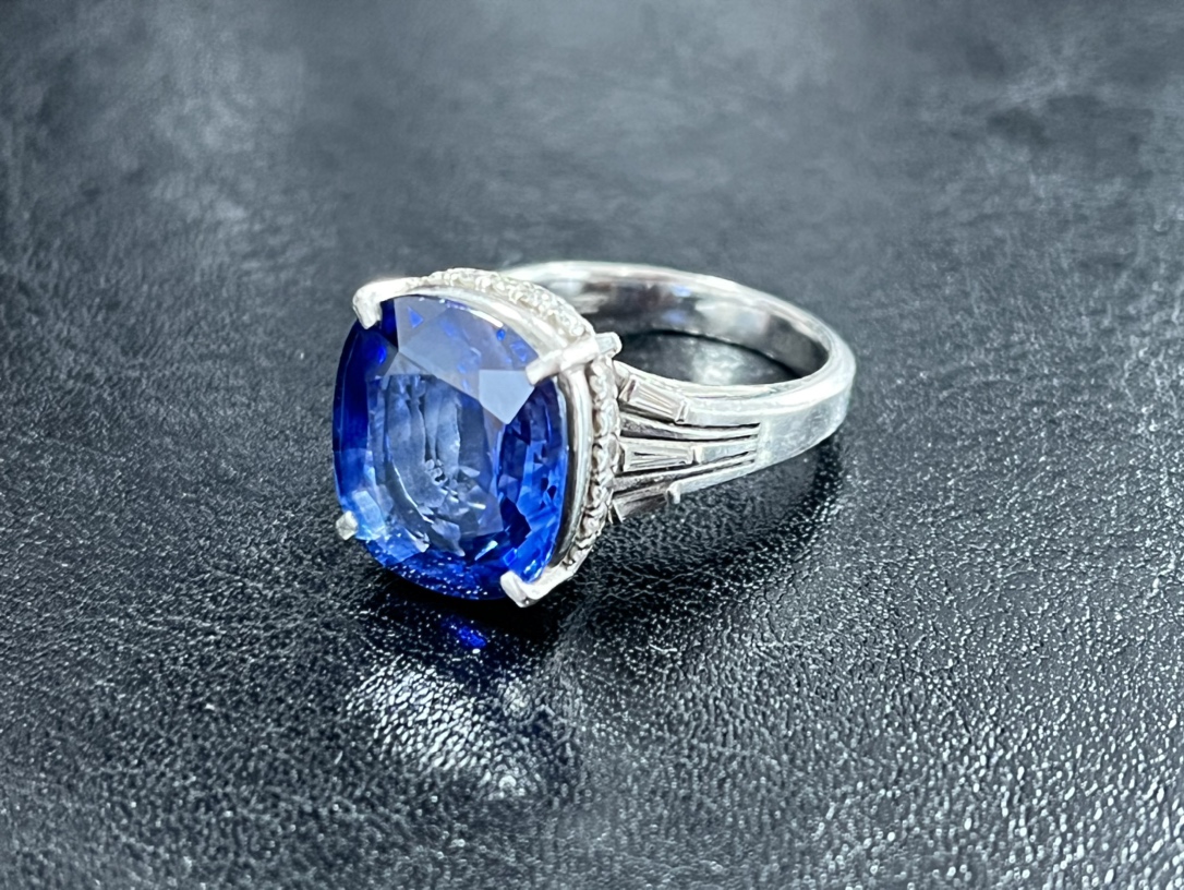 サファイアのPt900 サファイア(8.67ct)×ダイヤモンド(0.52ct) 指輪/リングの買取実績です。