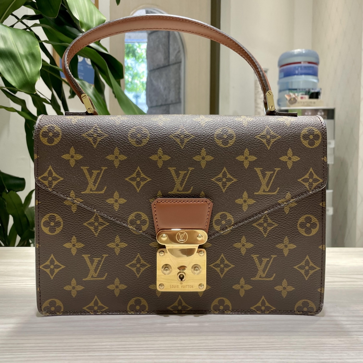 LOUIS VUITTON ルイヴィトン　コンコルド