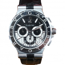 大阪心斎橋店の出張買取にて、ブルガリのデイトクロノグラフ腕時計であるディアゴノカリブロ303・DG42SCHを高価買取いたしました。状態は使用感が強いお品物です。