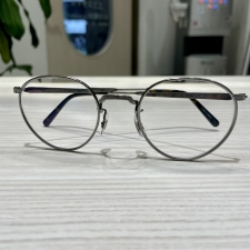 渋谷店で、アイヴァンの品番E-0020、ボストンシェイプ眼鏡を買取ました。状態は綺麗な状態の中古美品です。