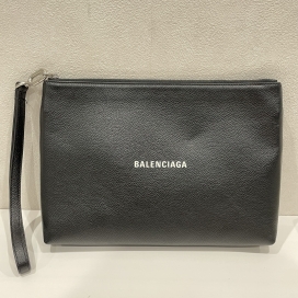 バレンシアガのレザー クラッチバッグ 593815の買取実績です。