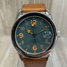 銀座本店で、マハラのグリーン文字盤のスパルビエロ、デイト自動巻き時計/S-79－7456を買取ました。状態は若干の使用感がある中古品です。