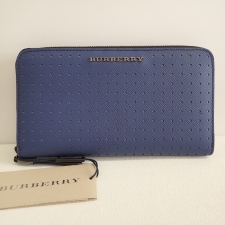 バーバリー RENFREW LONGZIP AROUND WALLET パンチングレザー ラウンドジップ長財布 買取実績です。