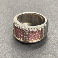 エコスタイル銀座本店で、750WG素材のダイヤモンドとピンクトルマリンを使ったリングを買取いたしました。状態は