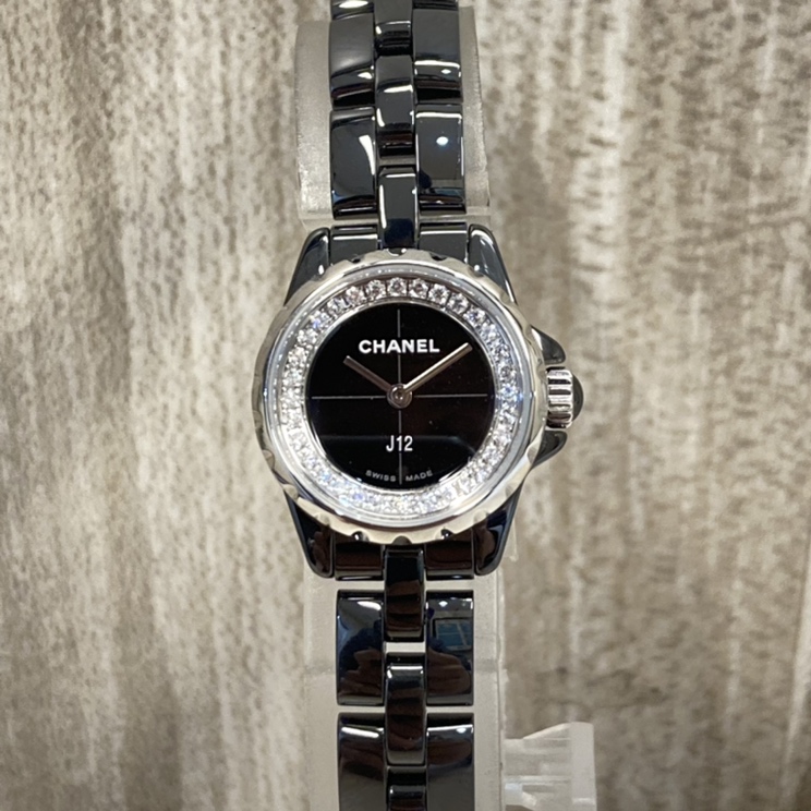 シャネルのJ12-XS セラミック ダイヤモンドベゼル クオーツ時計 H5235の買取実績です。