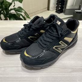 ニューバランスのブラック／ゴールド M990BH5 スニーカーの買取実績です。