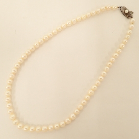 ミキモトのSIL刻印 約5.5mmパール ネックレス ホワイト/シルバー ※留め具変色有の買取実績です。