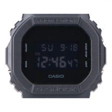 エコスタイル渋谷店で、ジーショック×コムデギャルソンの腕時計、DW-5600BBを買取ました。状態は未使用品です。