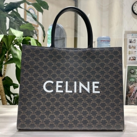 セリーヌのCELINEプリント トリオンフ キャンバス ホリゾンタル カバ トートバッグの買取実績です。