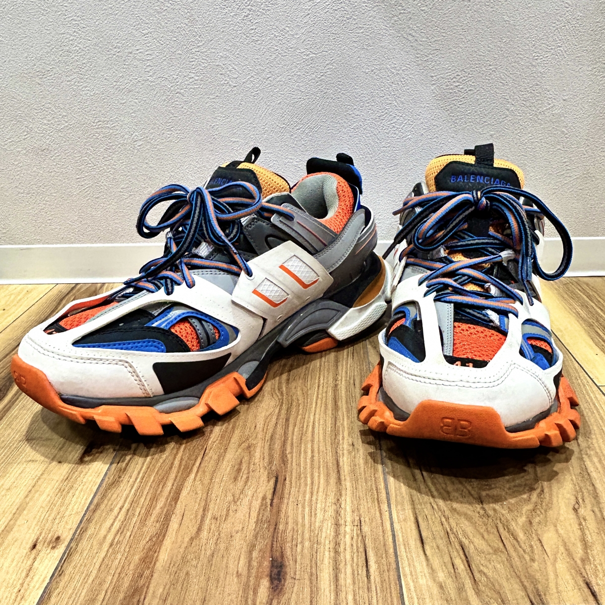 バレンシアガの2579427069 トラックスニーカーの買取実績です。