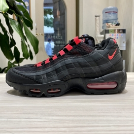 ナイキのブラック DA1513-001 エアマックス95 スニーカーの買取実績です。
