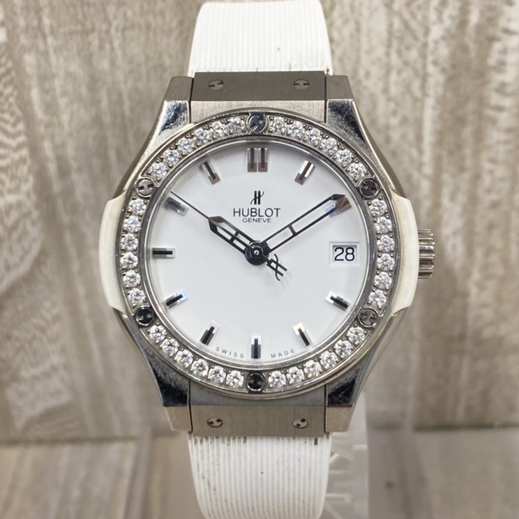 ウブロのクラシックフュージョン パールホワイトダイヤモンド クオーツ腕時計 581.NE.6070.LR.1204.JPN16の買取実績です。