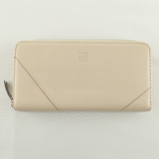 ロエベ 199N82.F13 NAPA ZIP AROUND WALLET ラウンドファスナー長財布（小銭入れあり） ベージュ 買取実績です。