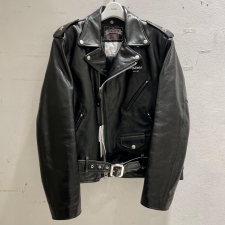 渋谷でサカイを買取。サカイ×ショット×madsaki、トリプルコラボのライダースを買取ました。状態は未使用品です。