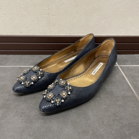 マノロブラニクのハンギシ ビジュー付 リザード パンプスの買取実績です。