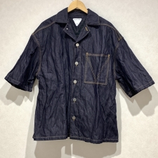 浜松入野店で、ボッテガヴェネタのデニムツイルメタルボタンデニムシャツ、700956VIVA0を買取ました。状態は未使用品です。