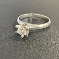 広尾店でPt900の0.518カラットのダイヤモンドリングをお買取しました。状態は若干の使用感がある中古品です。