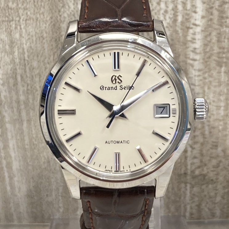 セイコーのエレガンスコレクションシースルーバック 手巻き付自動巻き Cal.9S65 腕時計 SBGR261の買取実績です。