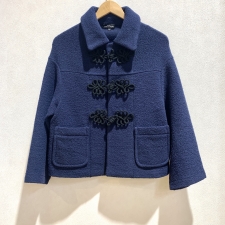 浜松入野店で、トリココムデギャルソンの16年製のウールの装飾ジャケットを買取ました。状態は若干の使用感がある中古品です。