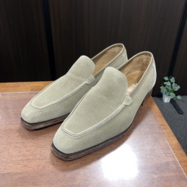 クロケット&ジョーンズのDOUGLAS グレー スエードローファー 紳士靴の買取実績です。