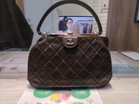 シャネルの4番台 ココマーク ラムスキン がま口バッグの買取実績です。