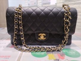 シャネルの13番 キャビアスキン ゴールド金具 ダブルフラップ マトラッセ25の買取実績です。