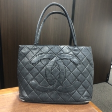 シャネル 6番台 キャビアスキン×シルバー金具 復刻トート 黒 買取実績です。