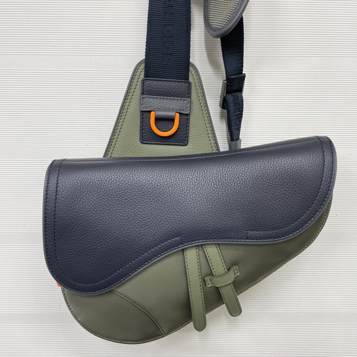 Dior Sacai サドルバッグ（写真33/63｜ディオール×sacaiのコラボメンズ  