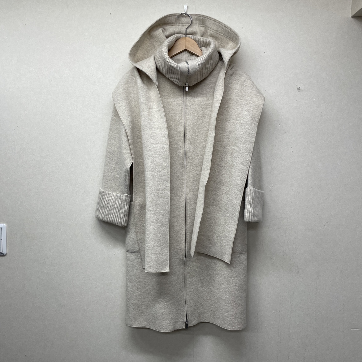 エコスタイル広尾店でフォクシーの43172、KNIT COAT HOODIE CONSCIOUS