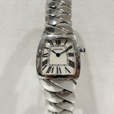 浜松入野店で、カルティエのラドーニャSMのクォーツ時計、W6600121を買取ました。状態は若干の使用感がある中古品です。