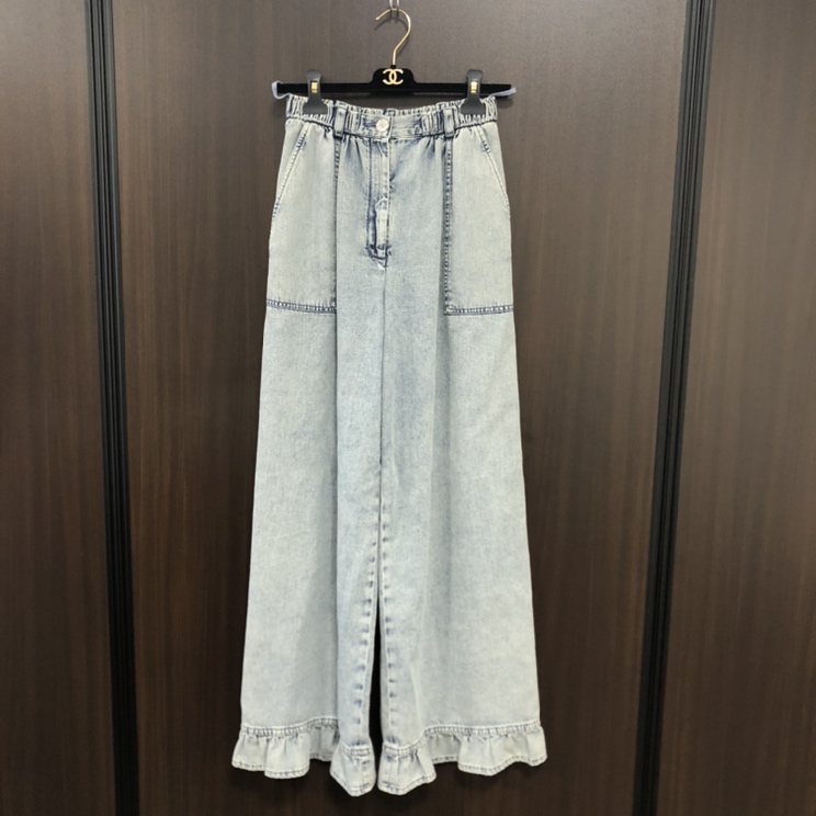 シャネルの2022年 P73070 V64637 LIGHT BLUE JEANS ライトブルージーンズ フレアデニムパンツの買取実績です。