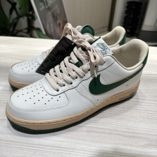 渋谷店でナイキのDZ4764-133、WMNS AIR FORCE 1 '07 LV8スニーカーを買取いたしました。状態は未使用品です。