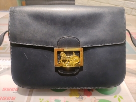 セリーヌの馬車金具 オールレザー ヴィンテージフラップショルダーバッグの買取実績です。