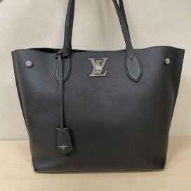 ルイヴィトンのM55028 ロックミー ゴー トートバッグの買取実績です。
