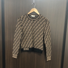 エコスタイル心斎橋店にて、フェンディの2019年AWモデルとして発売されたズッカ柄プルオーバーニットセーター(FZY703・A5QG)を高価買取いたしました。状態は綺麗な状態のお品物です。