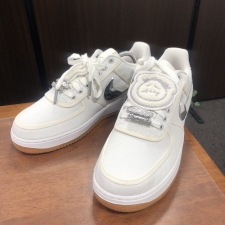 ナイキ ×TRAVIS SCOTT(トラヴィス・スコット) AQ4211-100 AIR FORCE 1 LOW(エアフォース1ロー) 買取実績です。