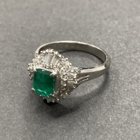 エメラルドのPt900素材 0.63ct 0.46ct エメラルド×ダイヤモンドリングの買取実績です。