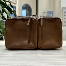 渋谷店で、土屋鞄製造所のボディバッグ、ビークルトリジップボディバッグを買取ました。状態は未使用に近い試着程度の品です。
