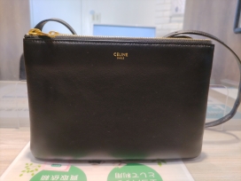 セリーヌの192033CAD エディ期 トリオ スモールの買取実績です。