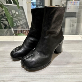 メゾンマルジェラのブラック S58WU0246 ナッパレザー 6cmシリンダーヒール 足袋ブーツの買取実績です。