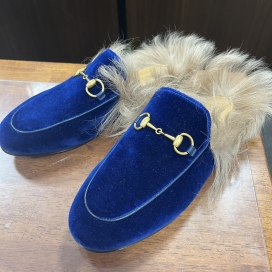 グッチのブルー ベロア プリンスタウン ビット金具 ファースリッパ/ミュールの買取実績です。