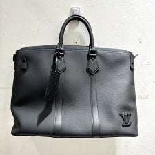 エコスタイル渋谷店で、ルイヴィトンをM59158、ロックイット2wayバッグを買取ました。状態は未使用に近い試着程度の品です。