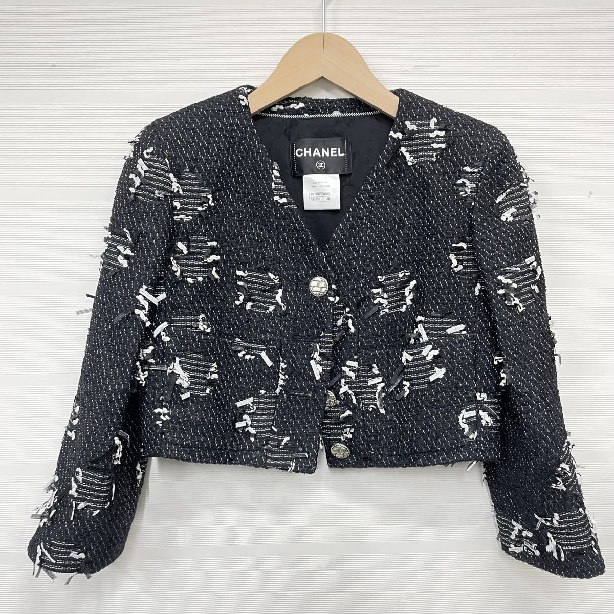 銀座本店で、シャネルの2015ランウェイコレクションの、リボンツイード