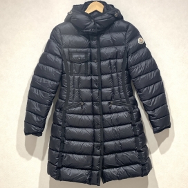 モンクレールのネイビー ダウンコート エルミンヌの買取実績です。