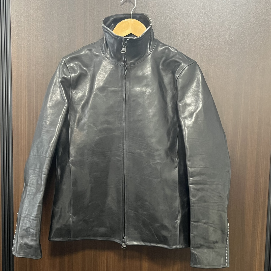 イサムカタヤマバックラッシュの1704-04 黒 イタリアンショルダーレザー 立ち襟シングルライダースジャケットの買取実績です。