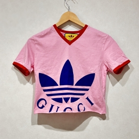 グッチの×アディダス ピンク vネック クロップドTシャツの買取実績です。