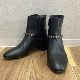 フェラガモのブラック サイドジップ ブーツの買取実績です。